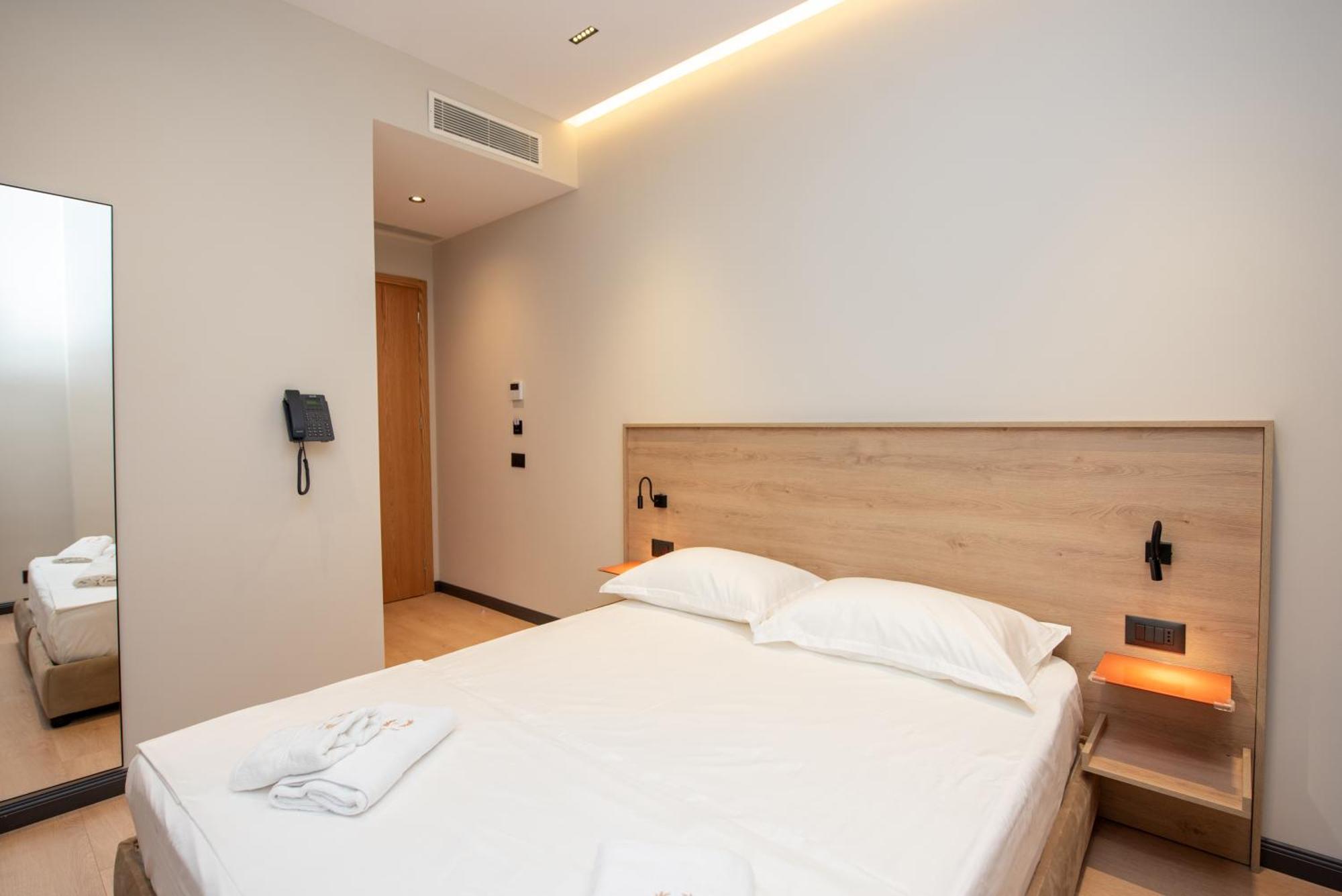 Calma Boutique Hotel Vlorë Esterno foto