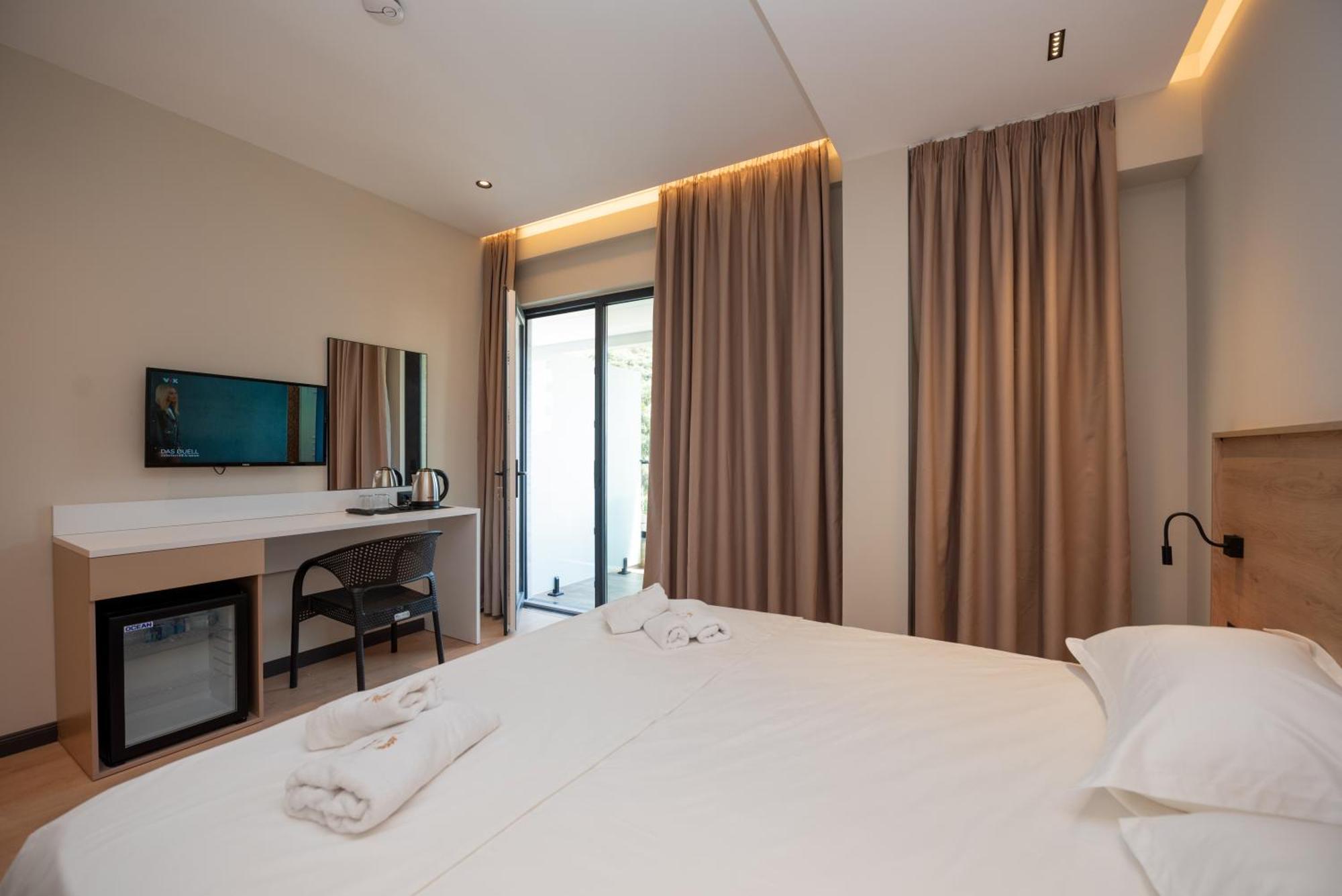 Calma Boutique Hotel Vlorë Esterno foto