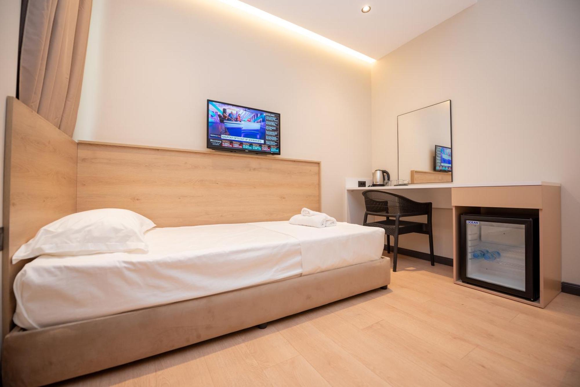 Calma Boutique Hotel Vlorë Esterno foto